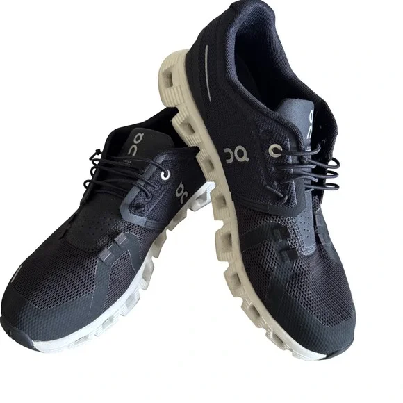 On Running Cloud 5 Sneakers Black White Women's 8 Swiss Engineering - Picture 3 of 9